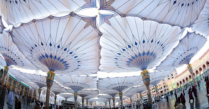 Umbrellas_at_Prophet's_Mosque_in_Medina